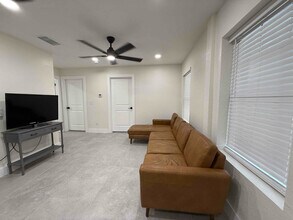 1198 Halpern St in Houston, TX - Building Photo - Building Photo