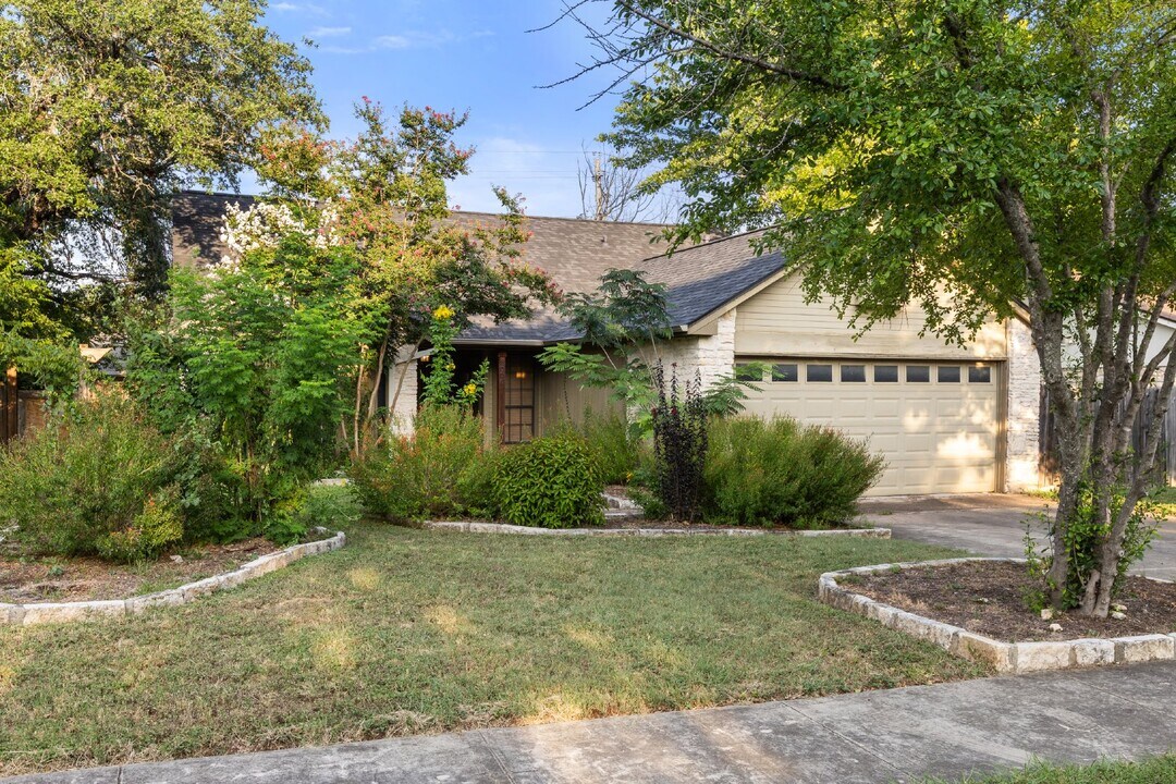 6005 Sun Vista Dr in Austin, TX - Building Photo