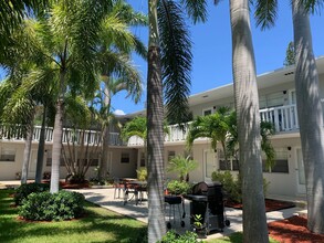 225 Ocean Breeze in Lake Worth, FL - Foto de edificio - Building Photo