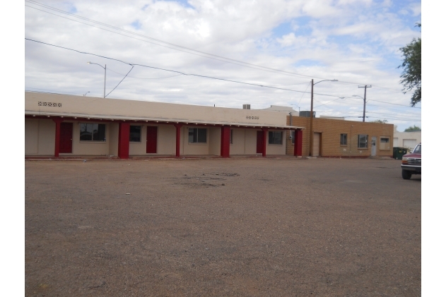 719 E Third St in Winslow, AZ - Foto de edificio