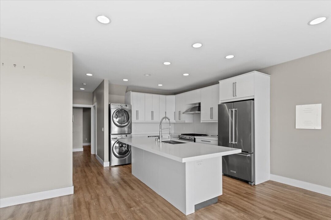 6955 Trolleyway, Unit A in Playa Del Rey, CA - Building Photo