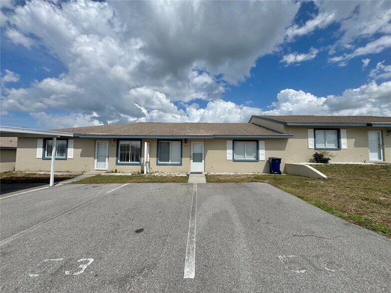 513 Winter Terrace, Unit 513 in Winter Haven, FL - Foto de edificio