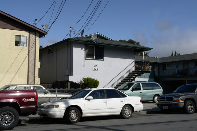 529 Hampshire Ave in Redwood City, CA - Foto de edificio - Building Photo