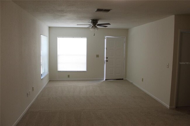 13608 S Village Dr in Tampa, FL - Building Photo - Building Photo
