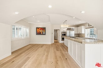 707 Jasmine Ave in Newport Beach, CA - Building Photo - Building Photo