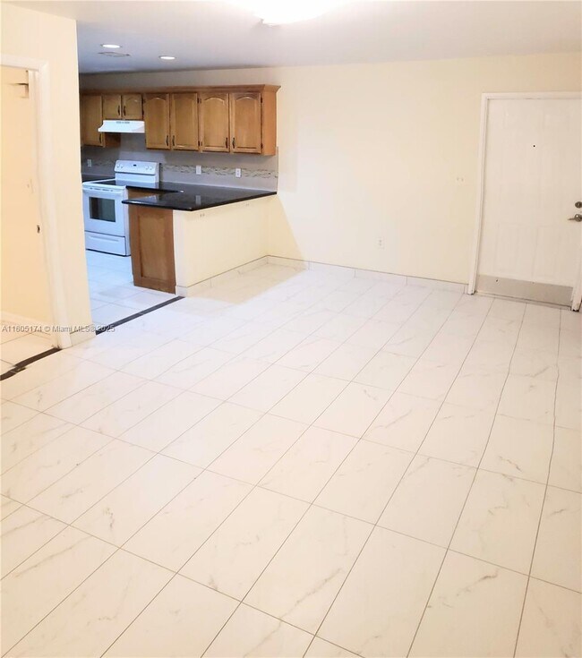 2510 NE 184th Terrace in North Miami Beach, FL - Building Photo - Building Photo