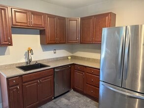 880 Connecticut Ave in Bridgeport, CT - Building Photo - Building Photo