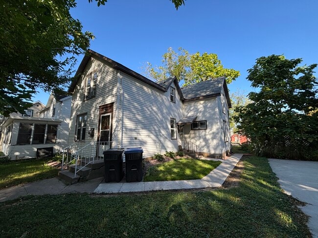 214 Van Brunt St
