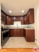 330 Cameron Pl in Glendale, CA - Building Photo - Building Photo