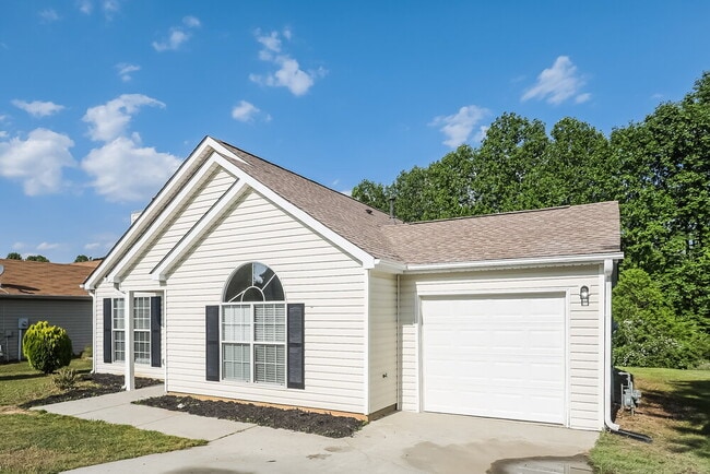 5651 Eagles Feather Ln in Riverdale, GA - Building Photo - Building Photo