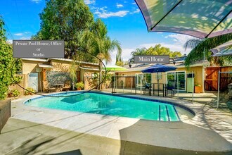 7851 Texhoma Ave, Unit 7849 in Northridge, CA - Building Photo - Building Photo