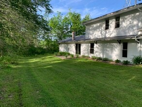 12208 Shiloh Dr in Chesterland, OH - Building Photo - Building Photo