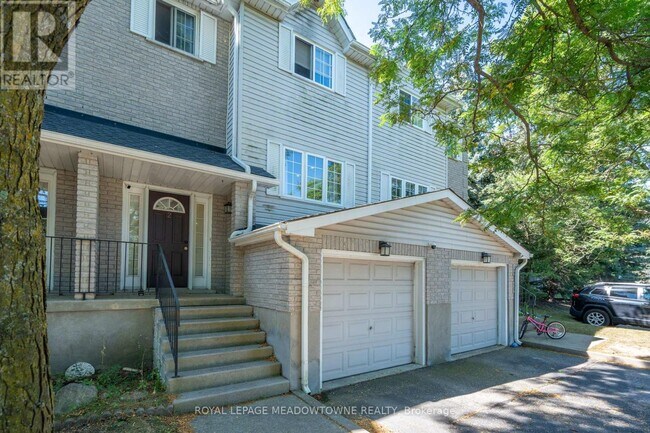 700-700 Champlain Blvd in Cambridge, ON - Building Photo - Building Photo