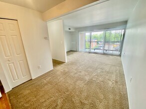 Ambassador West Apartments in Ypsilanti, MI - Building Photo - Interior Photo