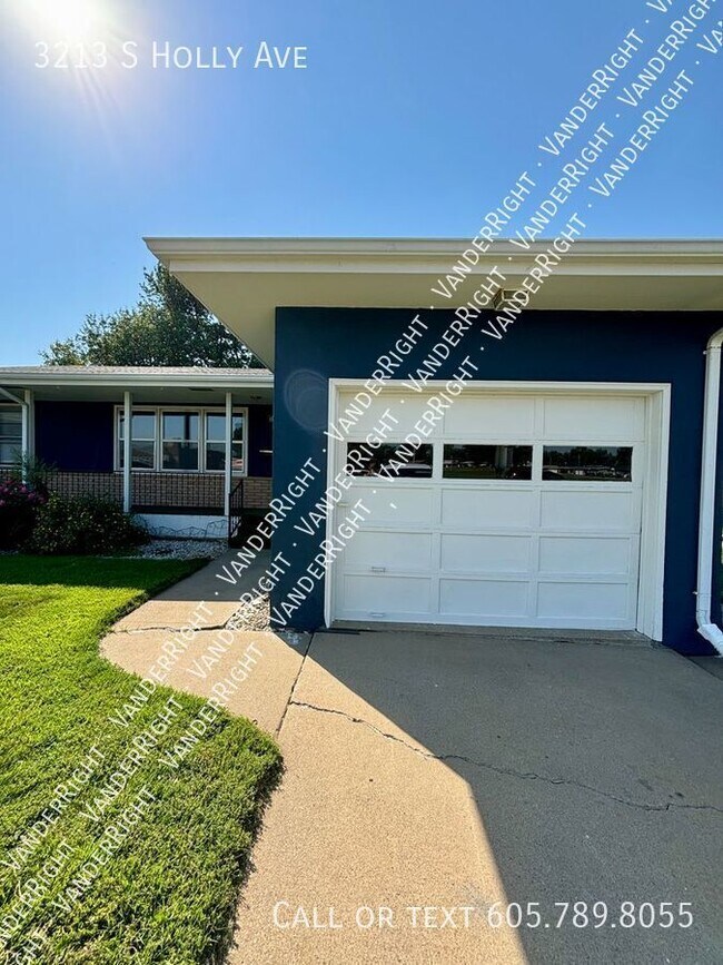 3213 S Holly Ave in Sioux Falls, SD - Building Photo - Building Photo
