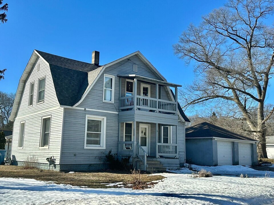 2550 Crozier Ave in Muskegon, MI - Building Photo