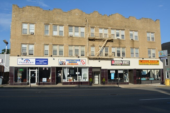 382-388 Bloomfield Ave in Bloomfield, NJ - Building Photo - Building Photo