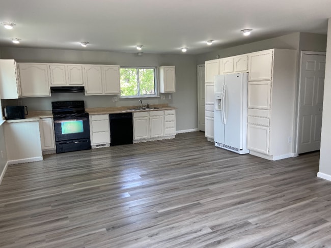 property at 734 S Walnut St