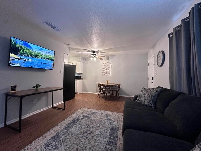 3802 Pine St in Texarkana, TX - Building Photo - Building Photo