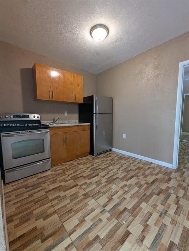 17180 NE 18th Ave in North Miami Beach, FL - Building Photo - Building Photo