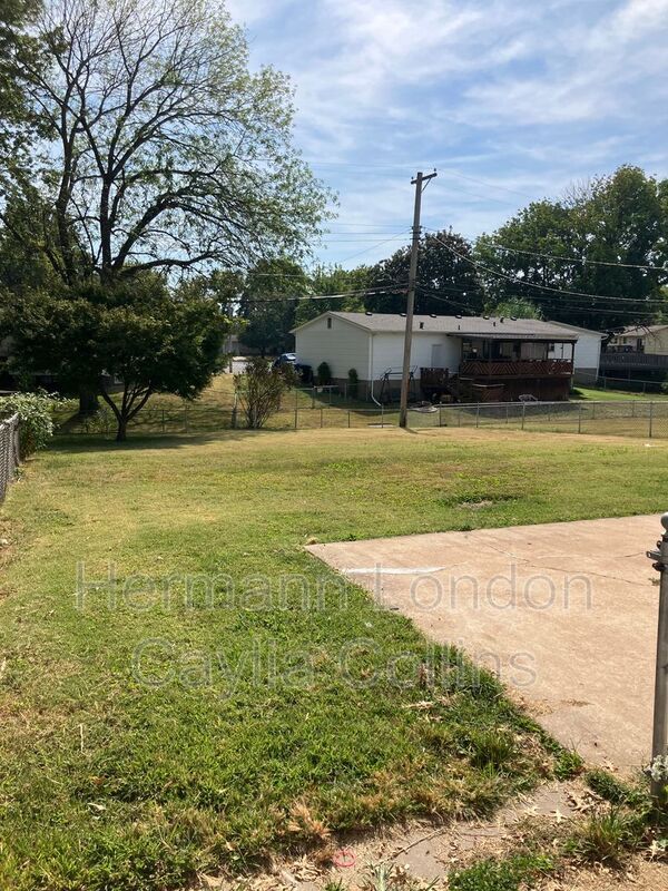 100 Florisota Dr in Florissant, MO - Building Photo - Building Photo
