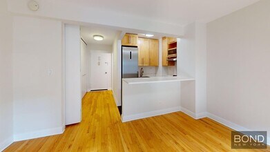 151 W 16th St in New York, NY - Building Photo - Building Photo