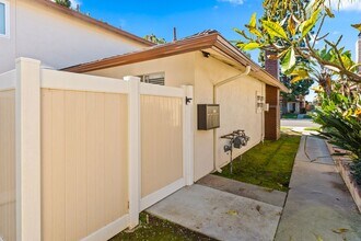 17972 Baron Cir in Huntington Beach, CA - Building Photo - Building Photo