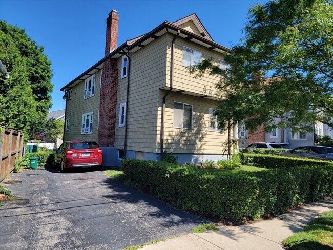 49 Leslie Rd in Belmont, MA - Building Photo - Building Photo