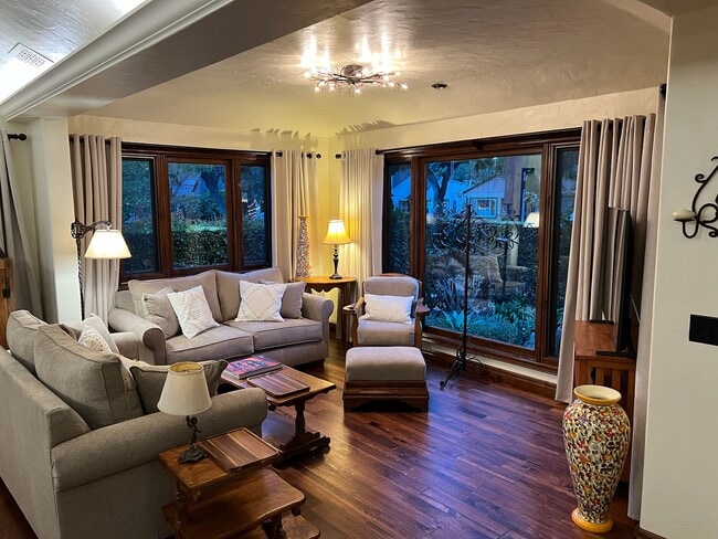 2034 Gillespie St in Santa Barbara, CA - Foto de edificio - Building Photo