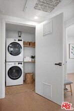 1717 Winona Blvd in Los Angeles, CA - Building Photo - Building Photo