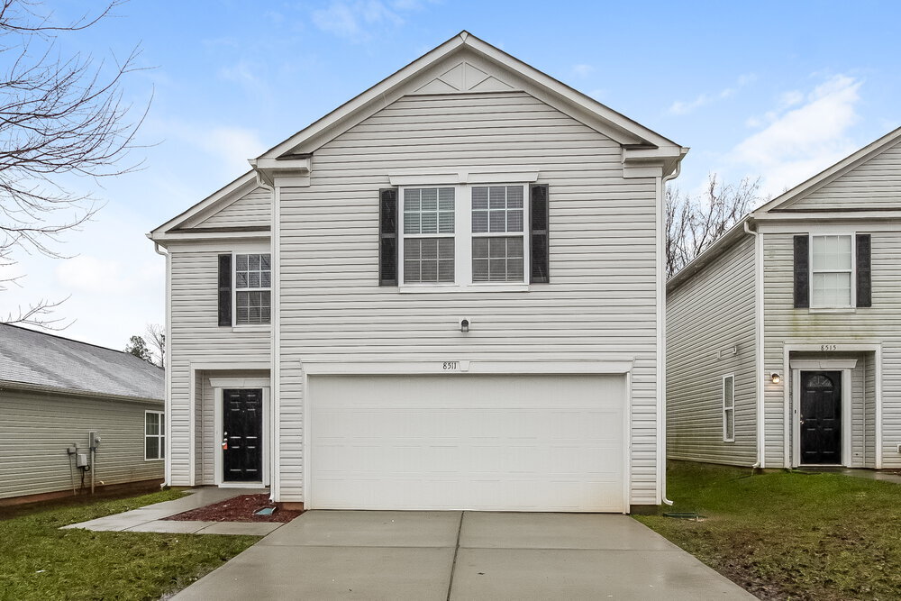 8511 Panglemont Drive in Charlotte, NC - Building Photo