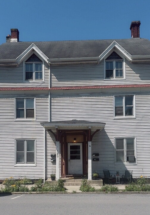 149 N 2nd St in Newport, PA - Foto de edificio