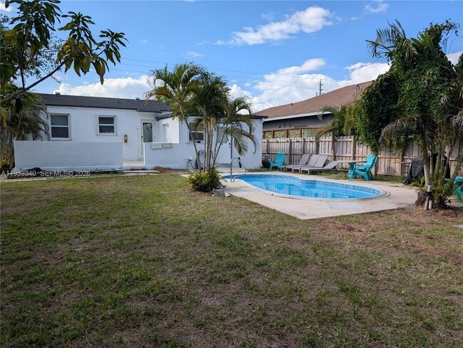 311 SW 2nd Ave in Dania Beach, FL - Building Photo - Building Photo