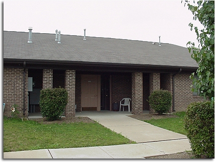 Friendly View Apartments 55+ in Leesburg, OH - Foto de edificio - Building Photo