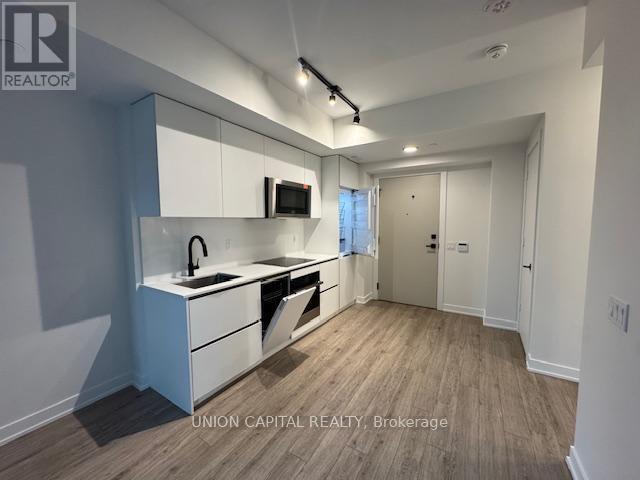 327 King St W in Toronto, ON - Building Photo - Building Photo