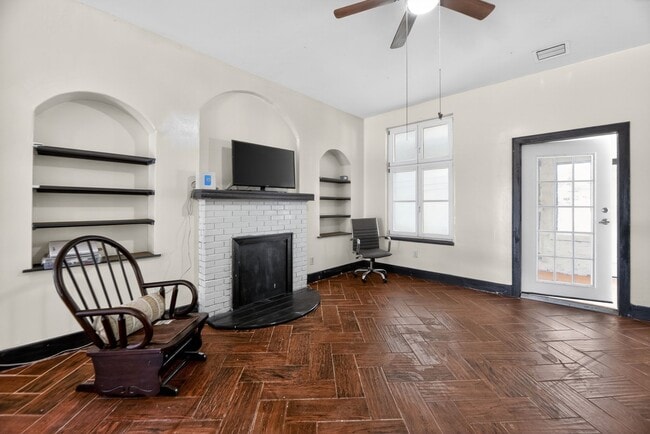 property at 1934 Washington St