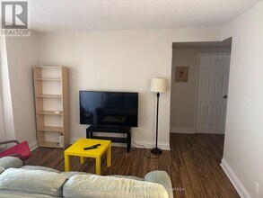 900 Dynes Rd in Ottawa, ON - Building Photo - Building Photo