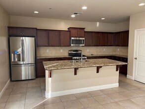 1923 W Humboldt Dr in Hanford, CA - Building Photo - Building Photo