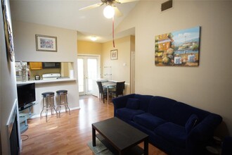 715 W 22nd 1/2 St, Unit 302 in Austin, TX - Building Photo - Building Photo