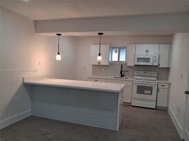 2155 SW 72nd Ave, Unit 3 in Miami, FL - Building Photo