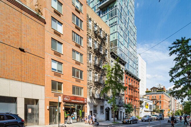 139 E 13th St in New York, NY - Building Photo - Building Photo