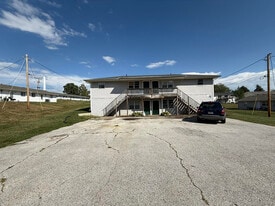 7308 N Wade School Rd in Columbia, MO - Building Photo