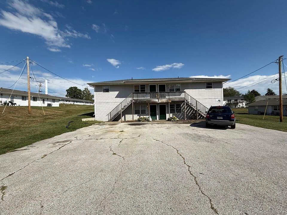 7308 N Wade School Rd in Columbia, MO - Building Photo