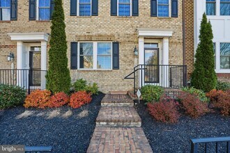 11387 Ridgeline Rd in Fairfax, VA - Building Photo - Building Photo