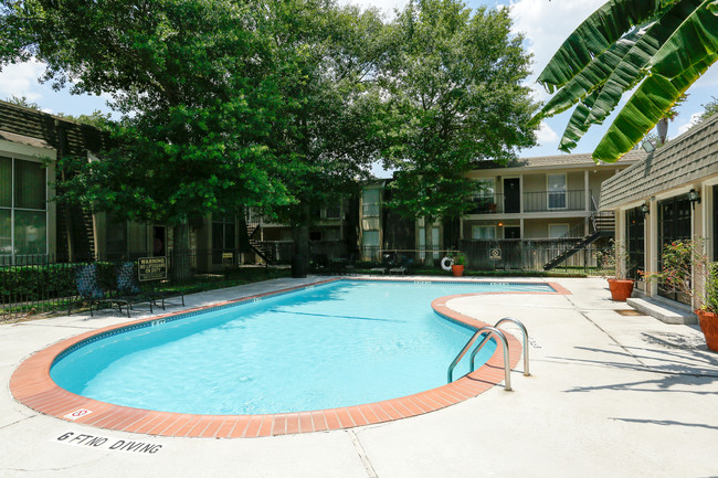 The Crest Apartments in Houston, TX - Foto de edificio - Building Photo