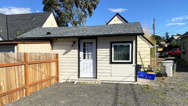 property at 604-B E 11th St