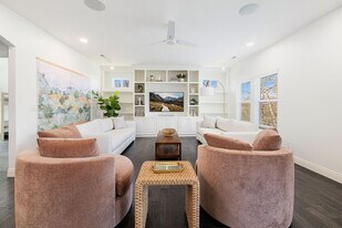 802 NW D St in Bentonville, AR - Building Photo