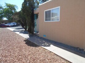 433 Manzano St NE in Albuquerque, NM - Building Photo