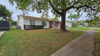 12320 SW 105th St in Miami, FL - Building Photo - Building Photo