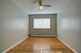 4865 Cadieux Rd in Detroit, MI - Building Photo - Building Photo